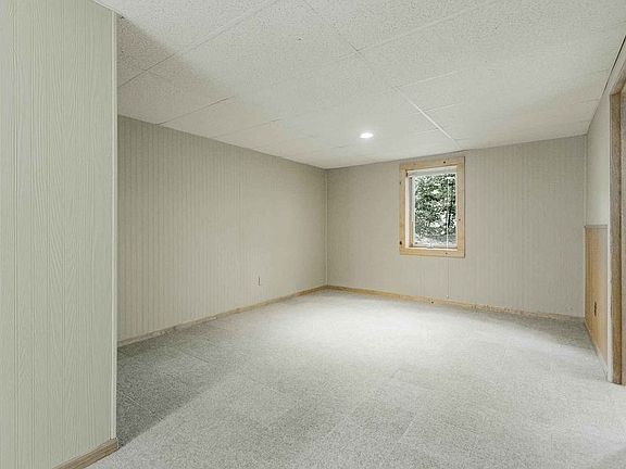 3rd image of 696 Larpenteur Ave E