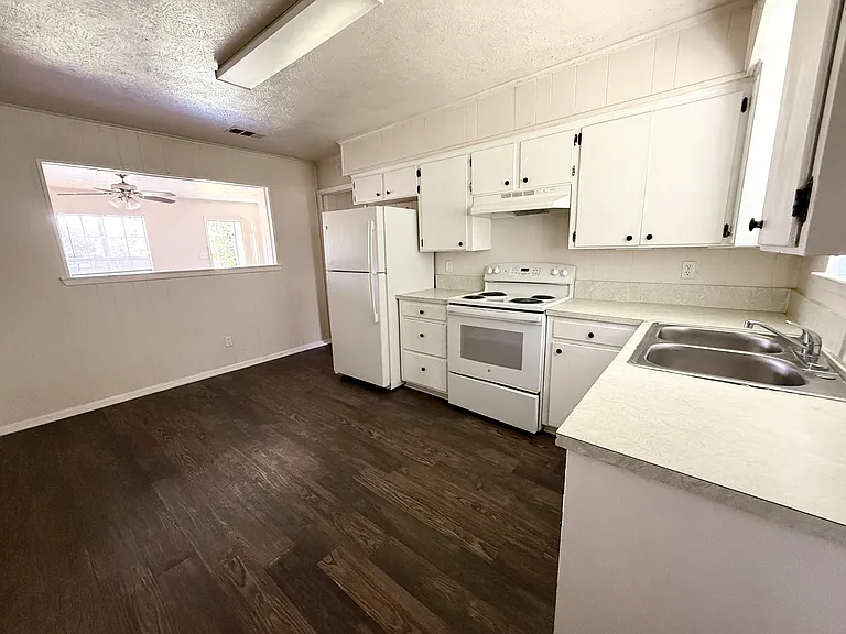 3525 Country Club Rd — Photo 16