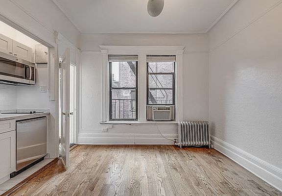 3rd image of 105 E 15th St APT 66