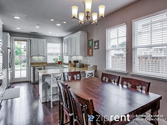 3rd image of 427 S Bayview Ave