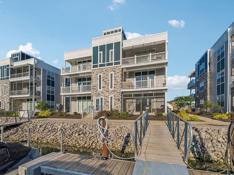 1st image of 2644 S Waterside Ct