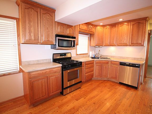 5th image of 11156 S Artesian Ave