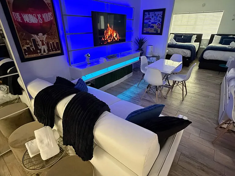Ocean Dr — Photo 74