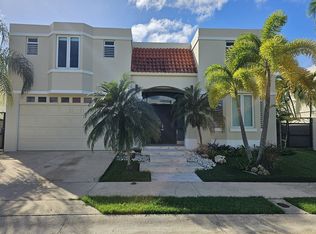 L16 Paseo Los Corales 2, dorado, PR 00646