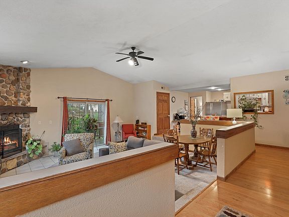 3rd image of 303 Lake Shore Dr