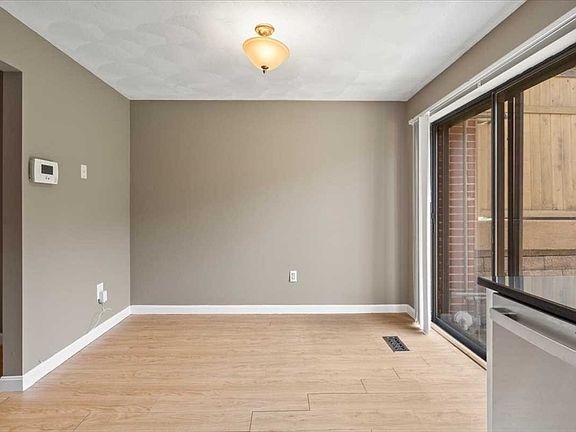 4th image of 26 Sterling Ln #26