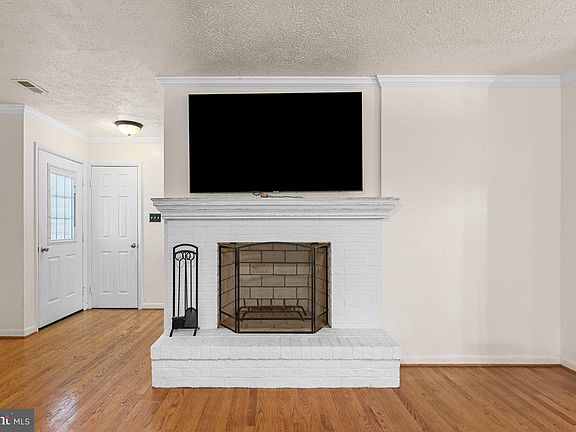 4th image of 352 Parkway St