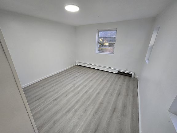 5th image of 403 Glenn Rd
