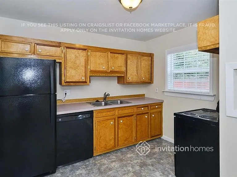 1351 Oswego St — Photo 6