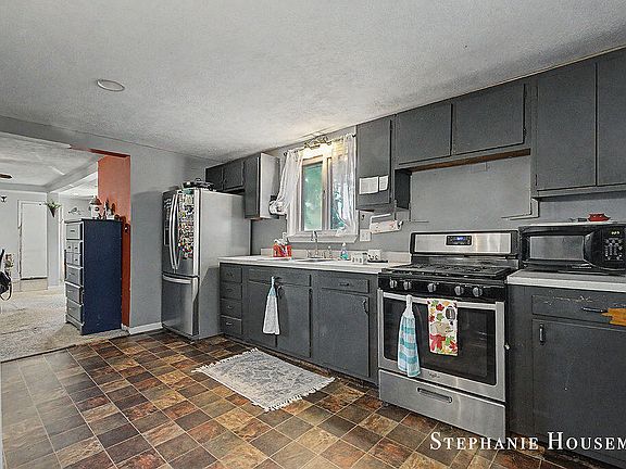 4th image of 369 N State St