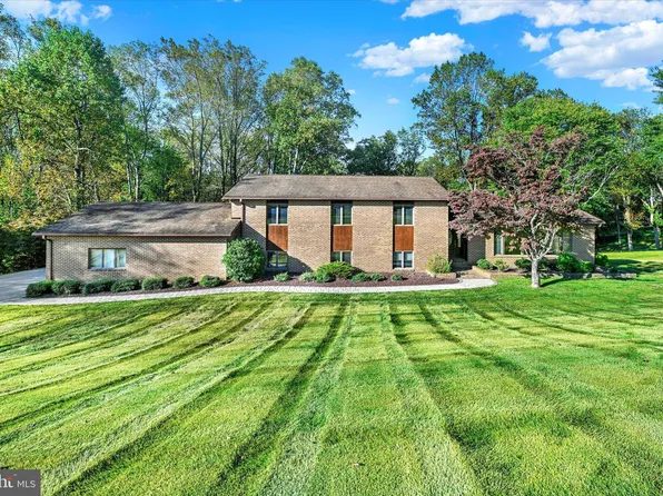 2126 Highland Ridge Dr, Phoenix, MD 21131