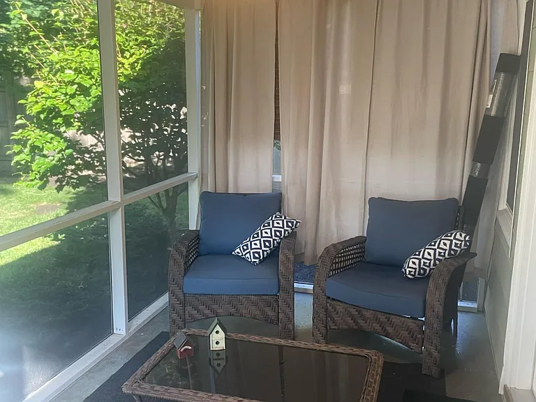4221 Oxford Rd — Photo 9