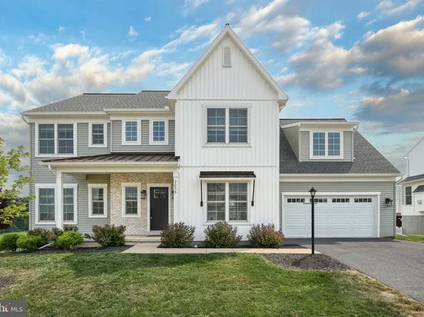 2056 N Autumn Chase Dr, Mechanicsburg, PA 17055