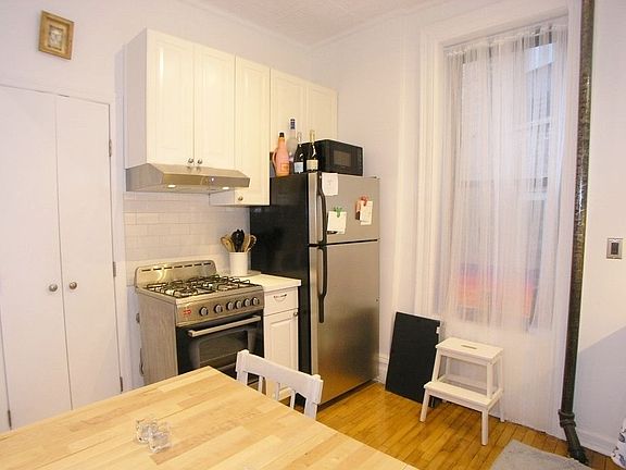 4th image of 208 Prospect Park W APT 1B