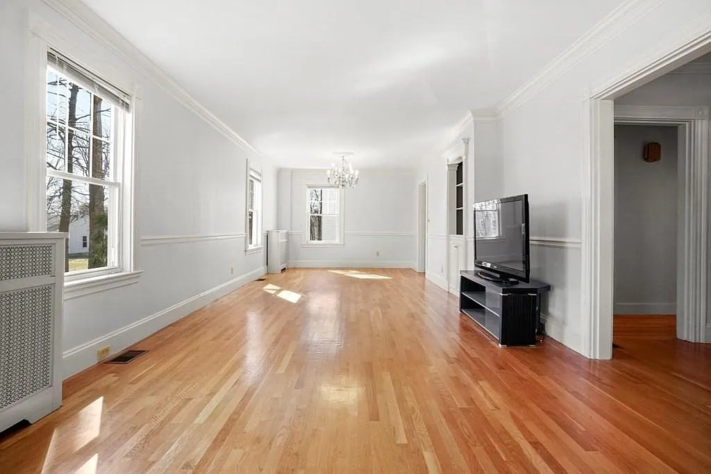 5 bed, 2875 sqft, $8,200 — Photo 4