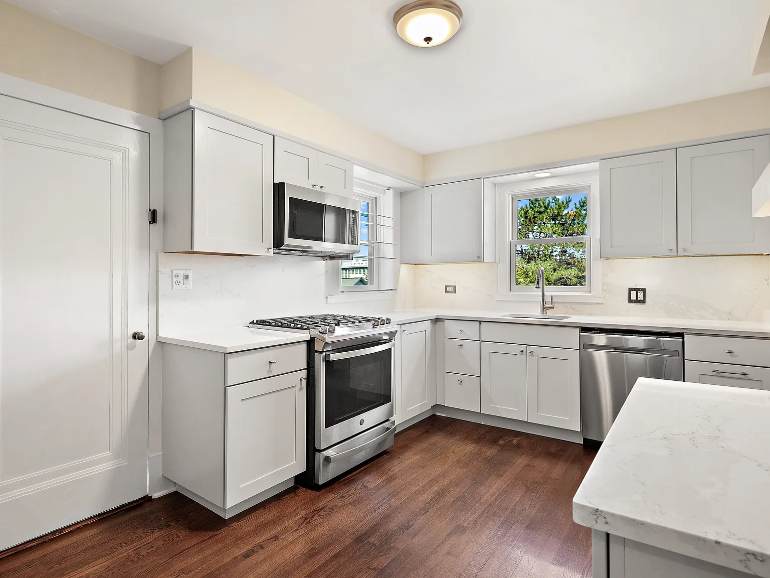 2 bed, 1613 sqft, $4,200 — Photo 3