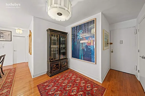 Rented by Sotheby's International Realty | media 42