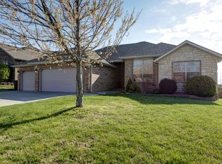 3250 N Dickerson Ave, Springfield, MO 65803