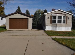 712 Maple View Dr, Waupun, WI 53963