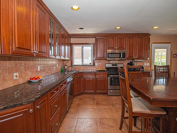 4th image of 156 Smith St