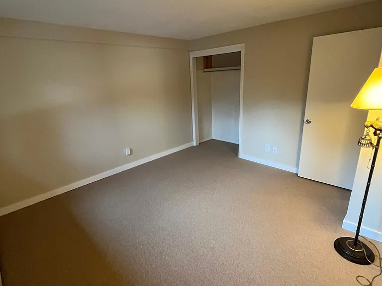 1390 Claremont Dr — Photo 17