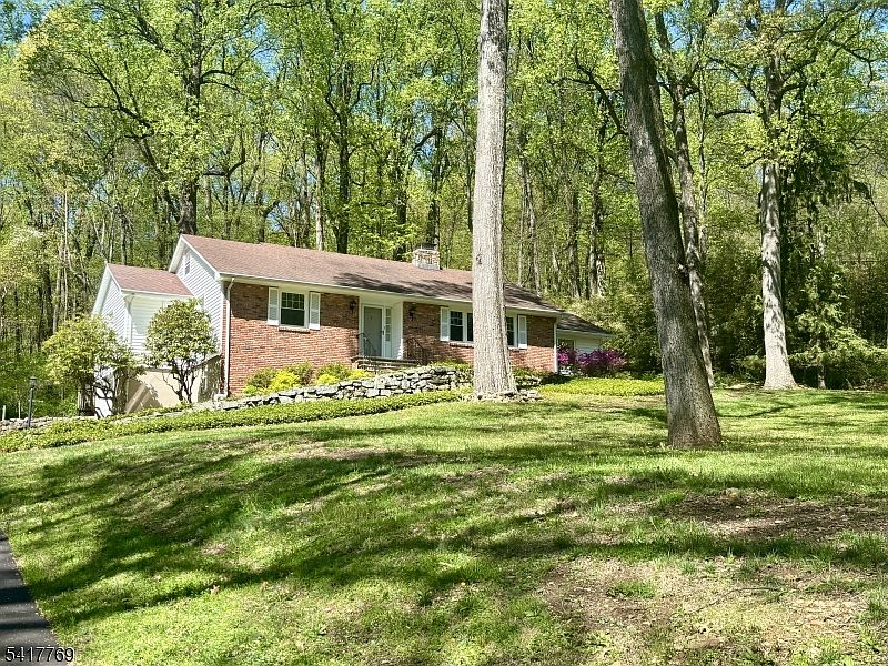 1st image of 9 Henderson Hill  Rd