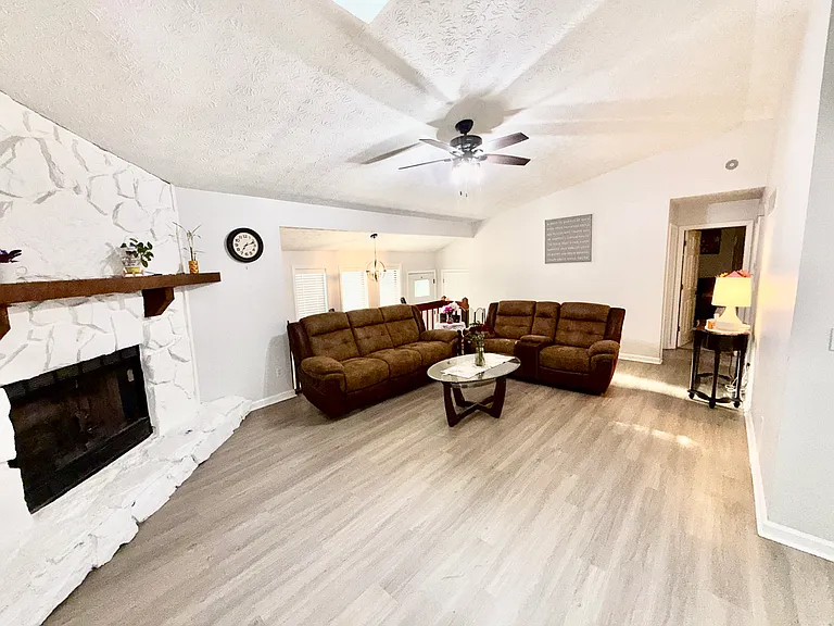 626 Sunshine Trce NW — Photo 19