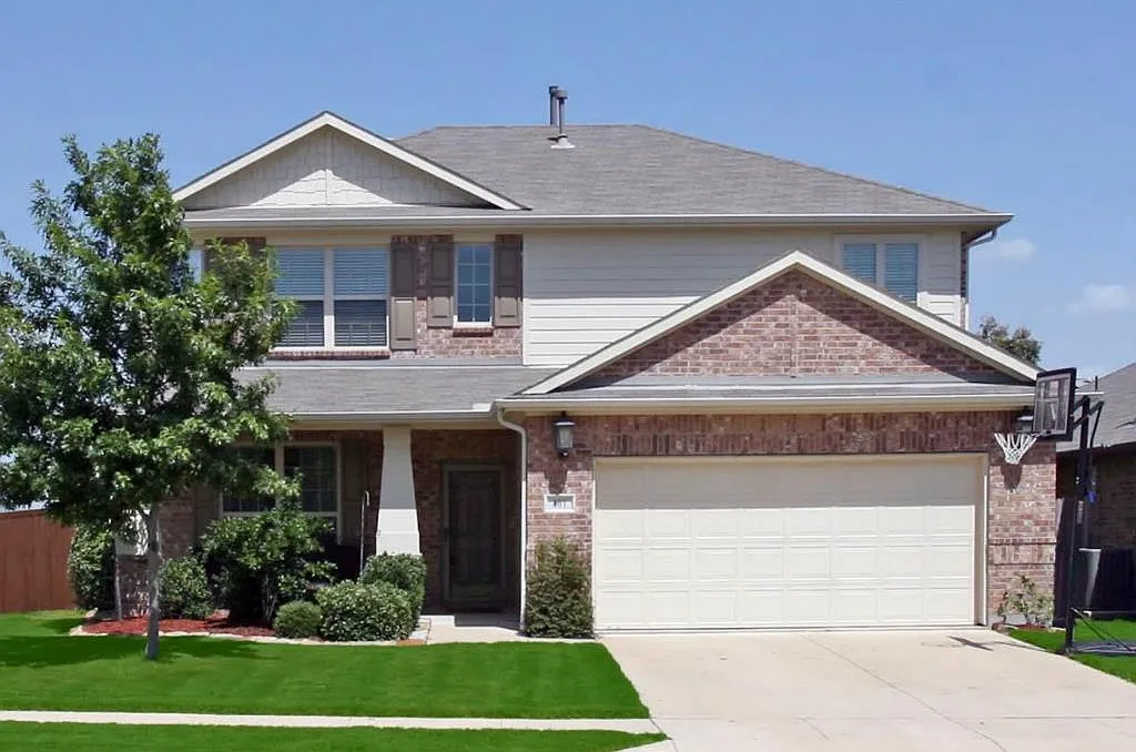 4 bed, 2.5 bath, 2515 sqft, $2,600 — Photo 1