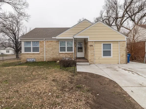 2323 E Stadium Dr, Wichita, KS 67214