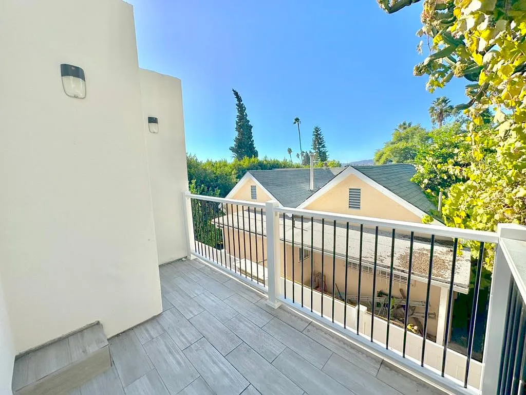 1637 Micheltorena St — Photo 4
