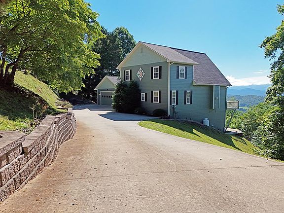 2nd image of 128 Oak Ln