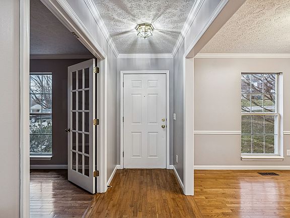 5th image of 681 Granwood Blvd