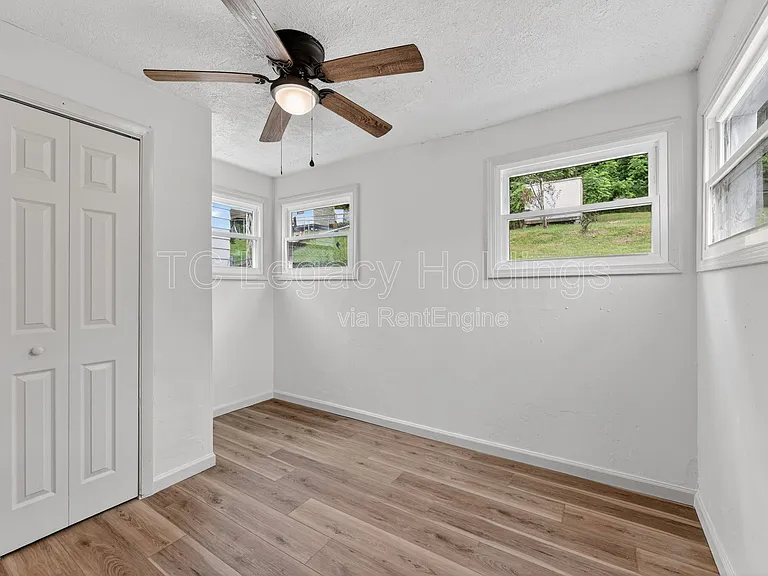 1533 Hoffman Ave — Photo 29