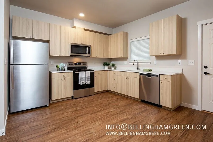 3 Bed/2 Bath Apt Move In Special - Voted #3 Best In The Nw For 2025 And 2026 — Photo 2
