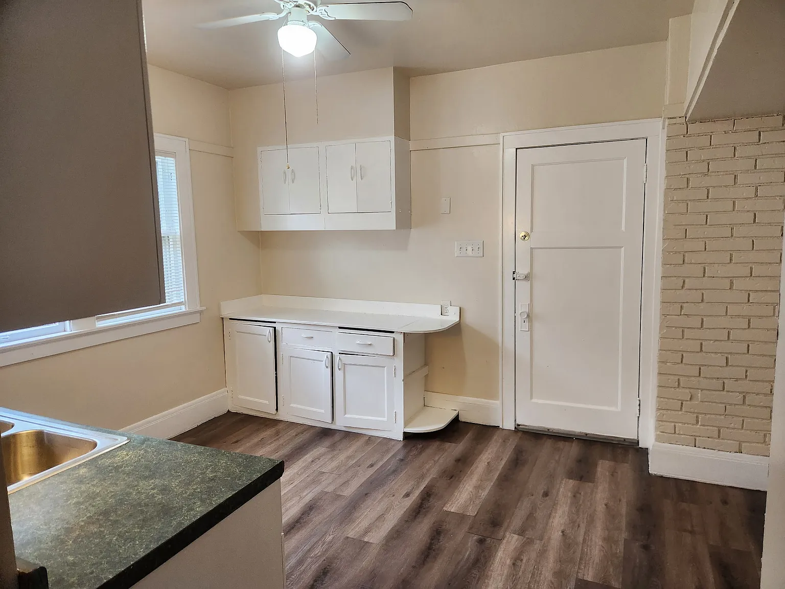 2 bed, 1100 sqft, $1,325 — Photo 2