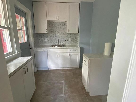 3rd image of 2237 Home Park Cir W