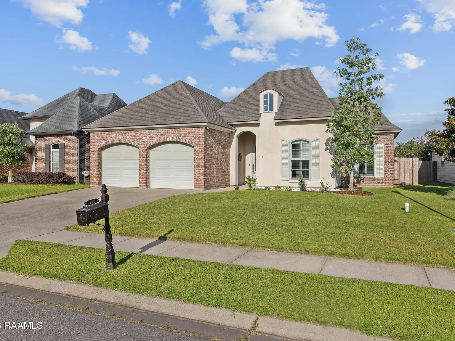 4 bed, 2.5 bath, 2030 sqft, $2,600 — Photo 2