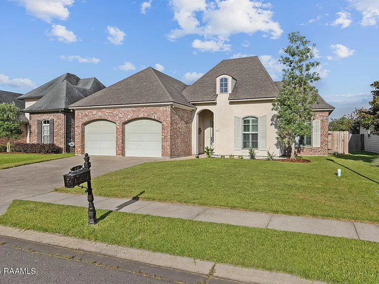 113 Beauchamp Ln — Photo 2