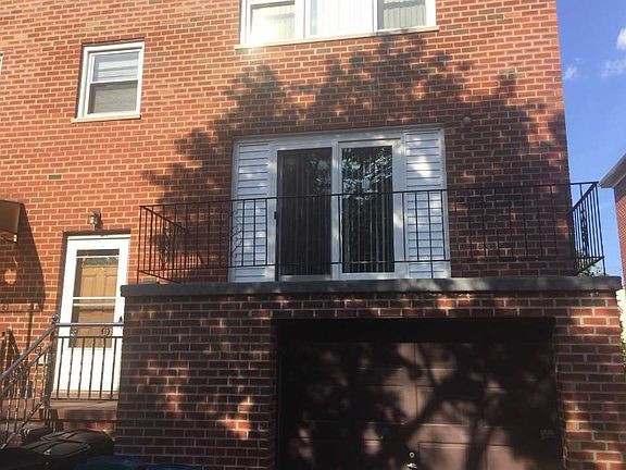 2nd image of 924 Throgmorton Ave