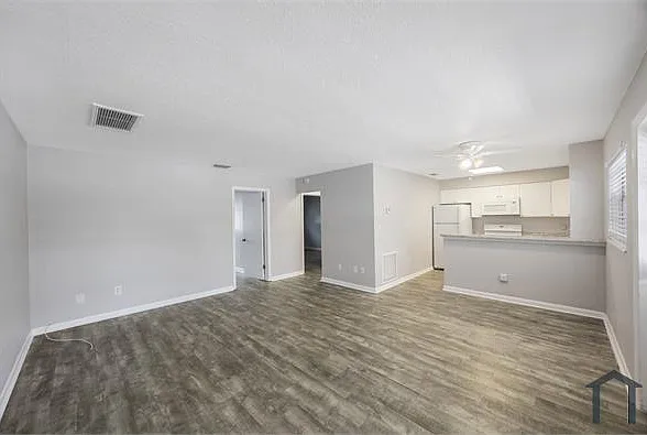 2 bed, $1,795 — Photo 2