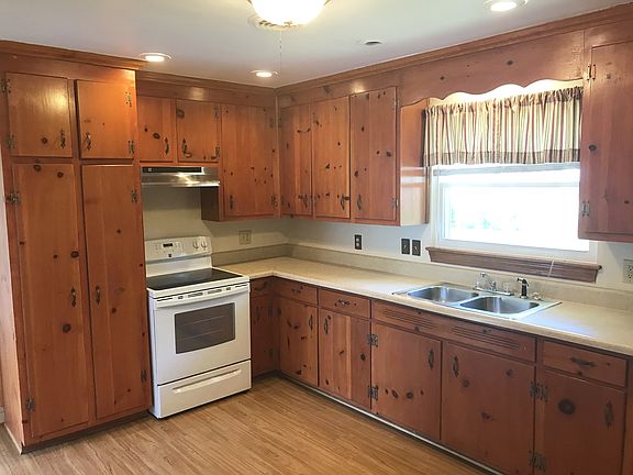 5th image of 11 Inglewood Dr