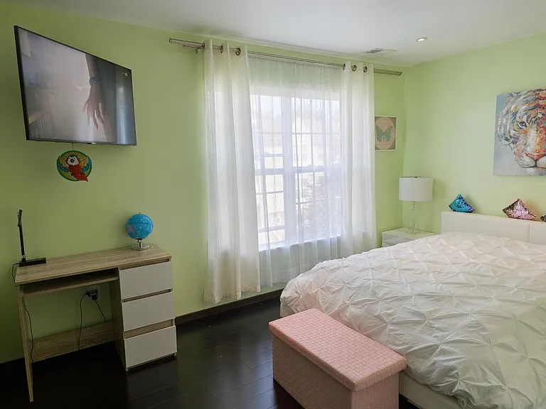 10 Russell Ct — Photo 13