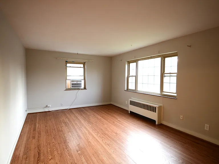 5414 Reading Rd — Photo 2