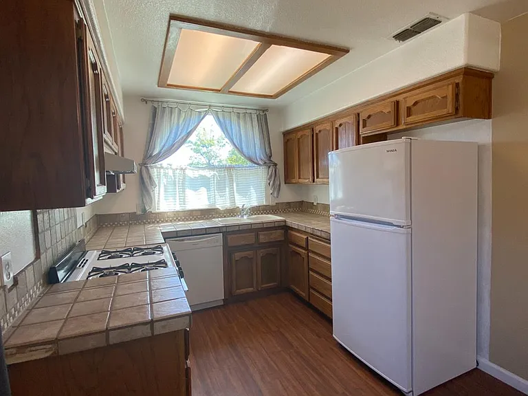 367 Strauss Ln — Photo 4