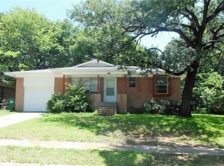 2111 Mercedes Rd, Denton, TX 76205