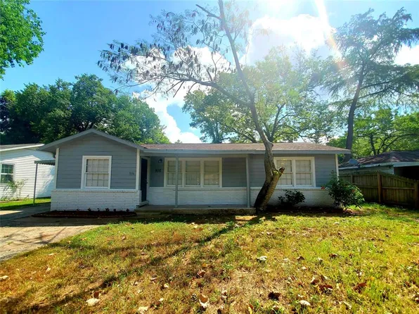 916 N Chenango St, Angleton, TX 77515