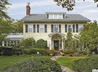 438 Summit Ave, Cedarhurst, NY 11516