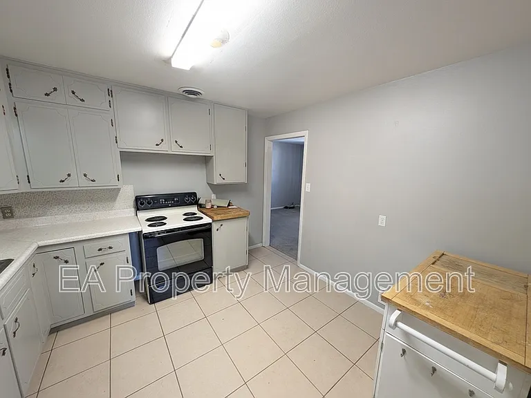 3204 La Veta Dr NE — Photo 6