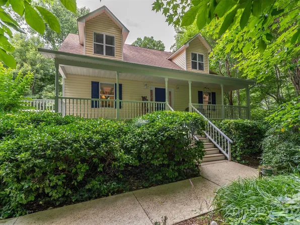 142 Churchill Downs Dr, Fairview, NC 28730