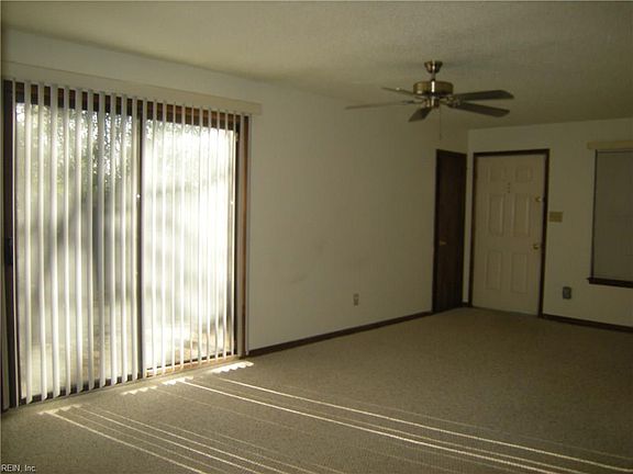 3rd image of 153 Windsor Castle Dr APT B